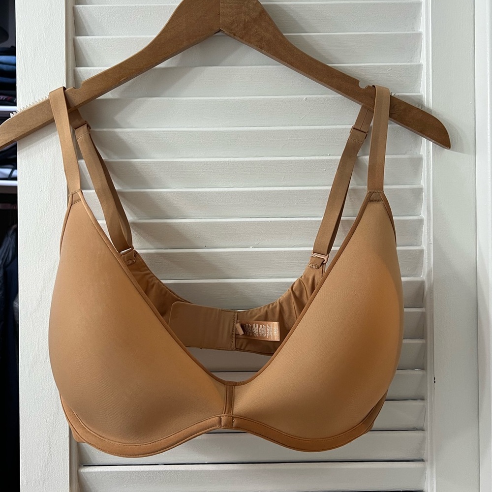 Skims Weightless Scoop Bra